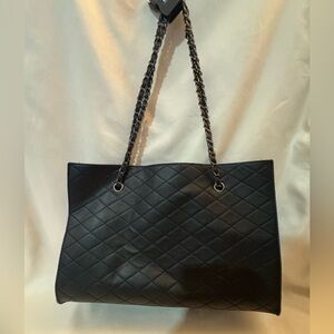 Chic Black Quilted Shoulder Bag